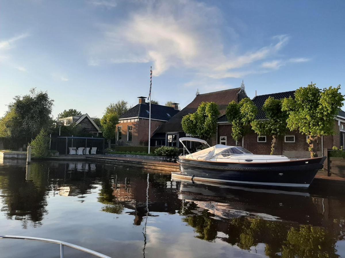 Puur Eastermar - Monumentaal, Authentiek En Luxe Koetshuis Aan Open Vaarwater Met Jacuzzi En Sauna Oostermeer Екстер'єр фото