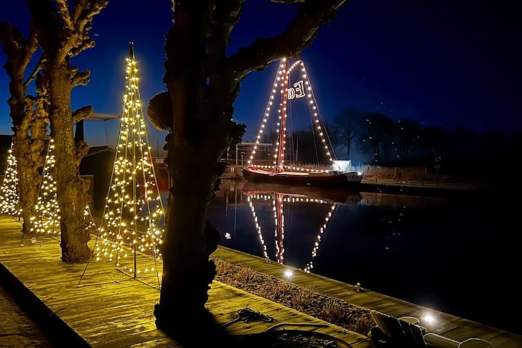 Puur Eastermar - Monumentaal, Authentiek En Luxe Koetshuis Aan Open Vaarwater Met Jacuzzi En Sauna Oostermeer Екстер'єр фото