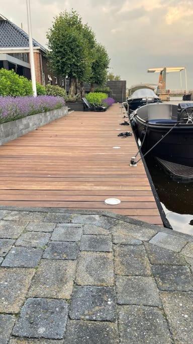 Puur Eastermar - Monumentaal, Authentiek En Luxe Koetshuis Aan Open Vaarwater Met Jacuzzi En Sauna Oostermeer Екстер'єр фото