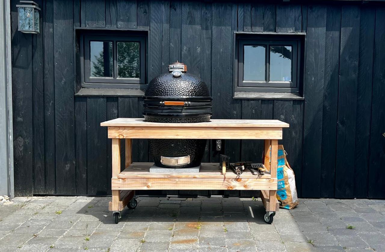 Puur Eastermar - Monumentaal, Authentiek En Luxe Koetshuis Aan Open Vaarwater Met Jacuzzi En Sauna Oostermeer Екстер'єр фото