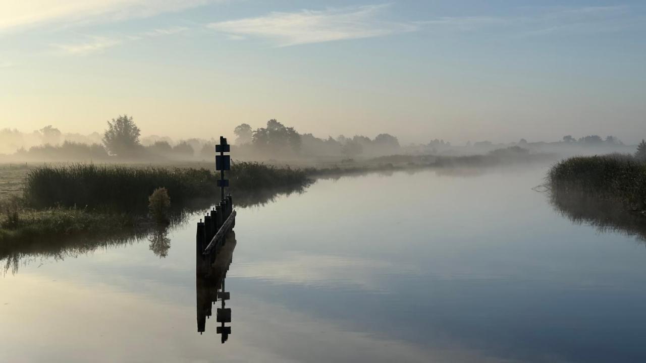 Puur Eastermar - Monumentaal, Authentiek En Luxe Koetshuis Aan Open Vaarwater Met Jacuzzi En Sauna Oostermeer Екстер'єр фото