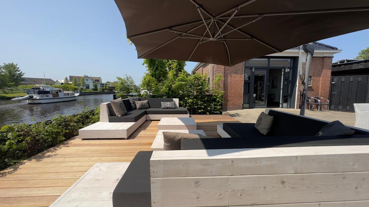 Puur Eastermar - Monumentaal, Authentiek En Luxe Koetshuis Aan Open Vaarwater Met Jacuzzi En Sauna Oostermeer Екстер'єр фото
