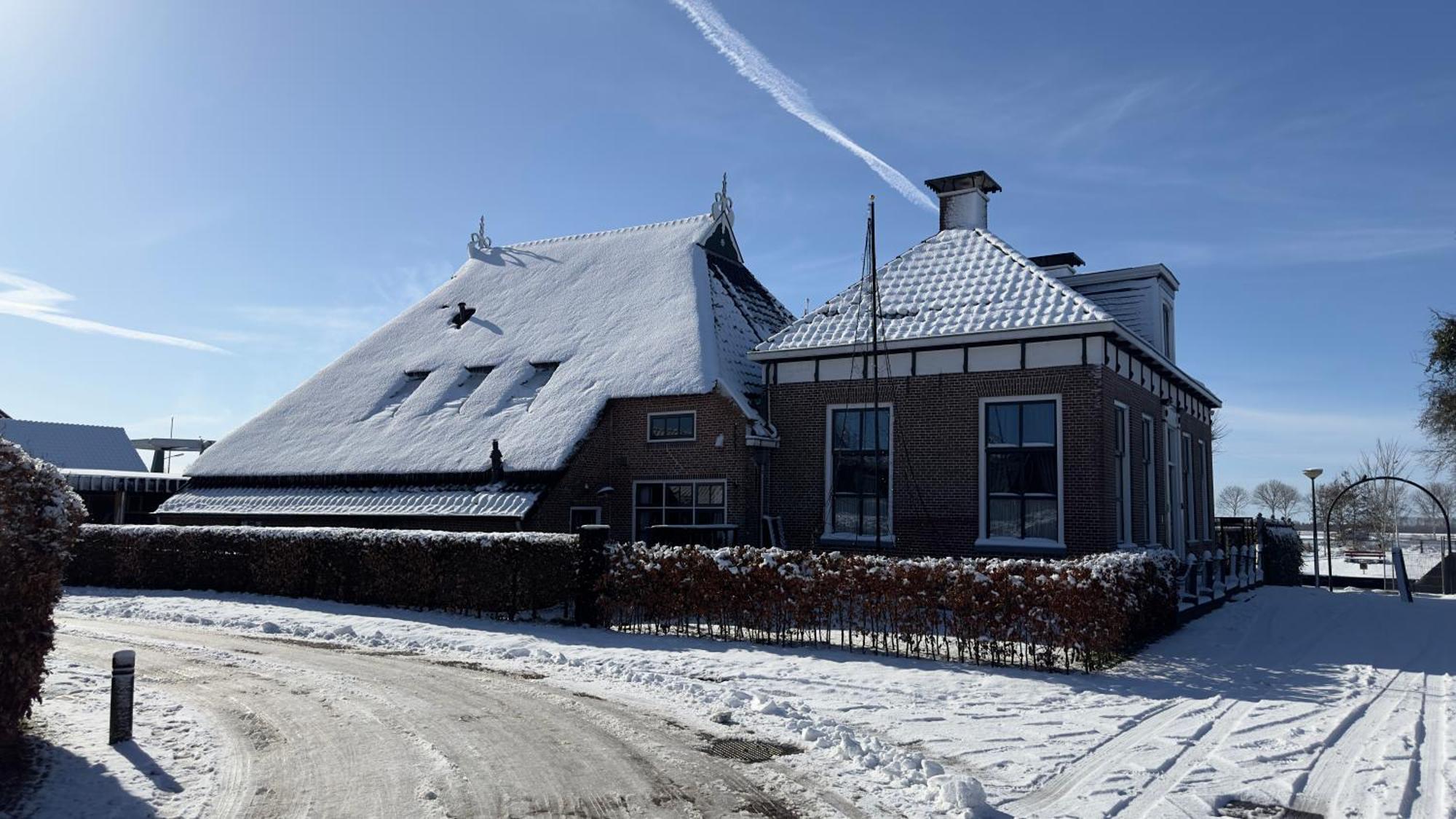 Puur Eastermar - Monumentaal, Authentiek En Luxe Koetshuis Aan Open Vaarwater Met Jacuzzi En Sauna Oostermeer Екстер'єр фото