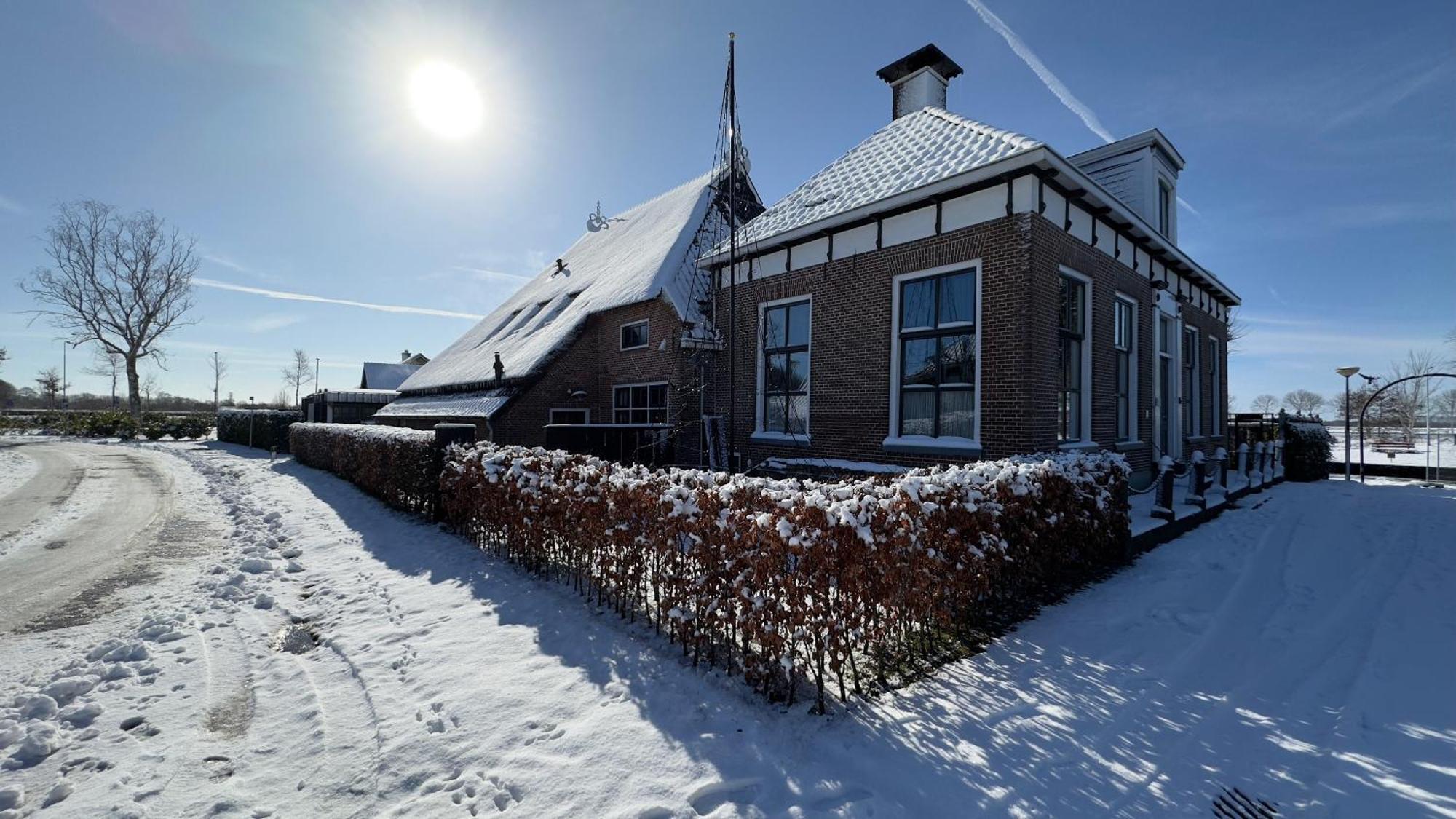 Puur Eastermar - Monumentaal, Authentiek En Luxe Koetshuis Aan Open Vaarwater Met Jacuzzi En Sauna Oostermeer Екстер'єр фото