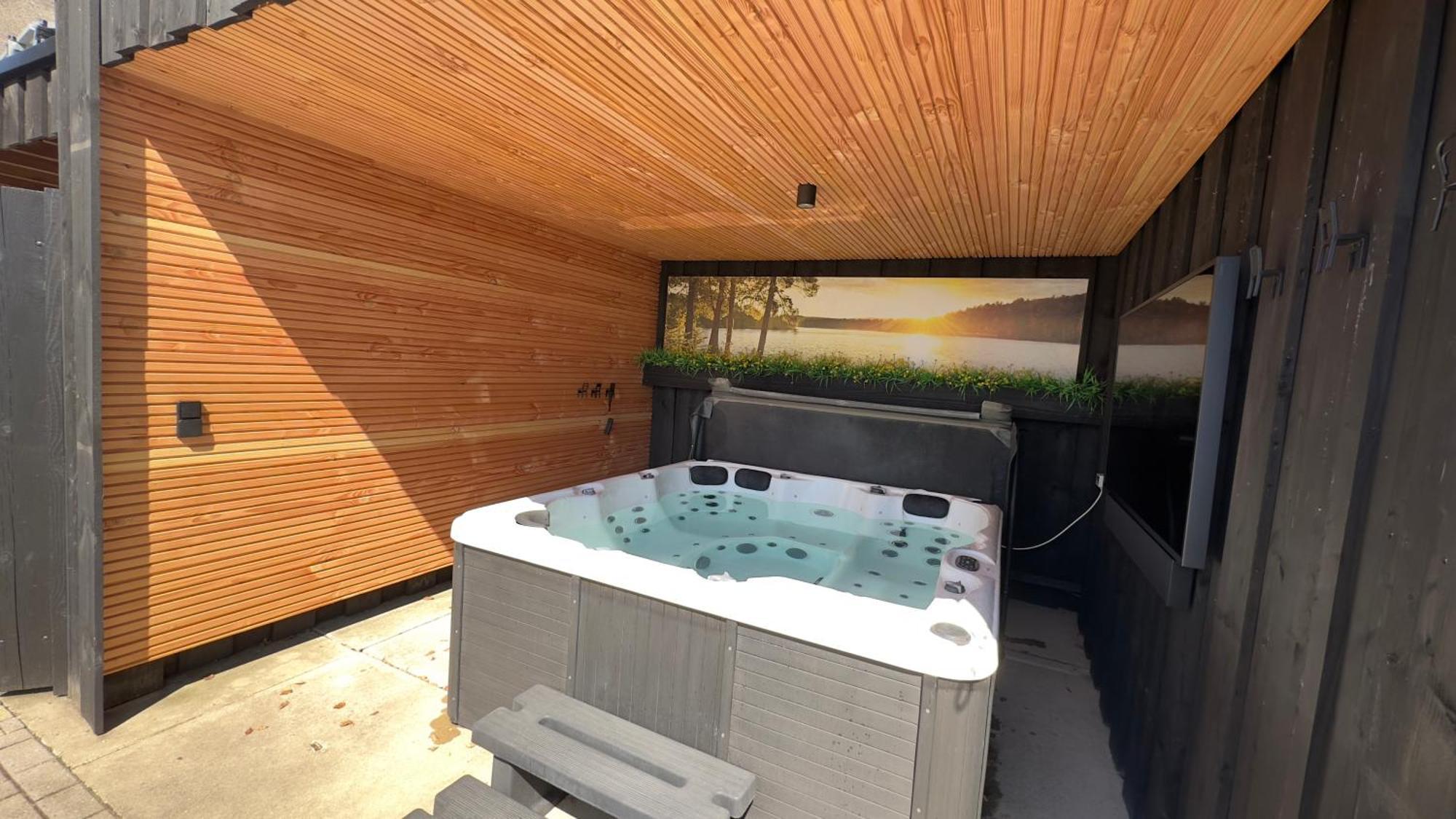 Puur Eastermar - Monumentaal, Authentiek En Luxe Koetshuis Aan Open Vaarwater Met Jacuzzi En Sauna Oostermeer Екстер'єр фото