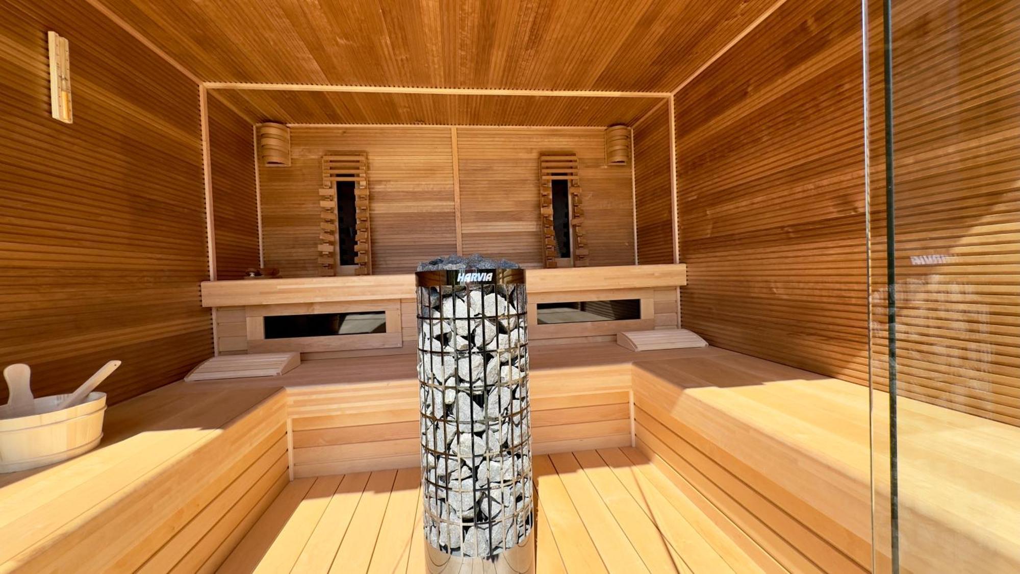 Puur Eastermar - Monumentaal, Authentiek En Luxe Koetshuis Aan Open Vaarwater Met Jacuzzi En Sauna Oostermeer Екстер'єр фото